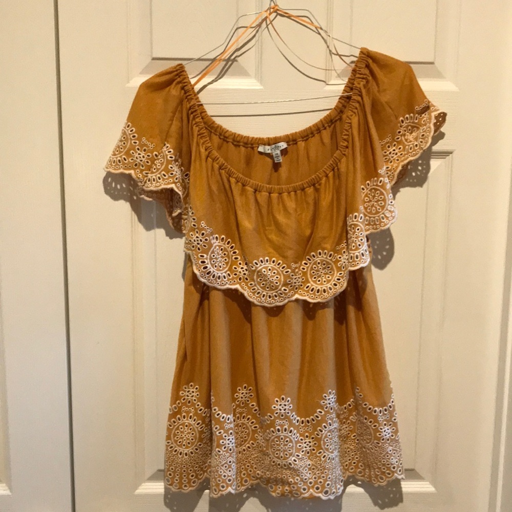 Fever Woman’s Gold Sleeveless Blouse size 1x